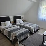 Lila Fuege Vendeghaz Apartment Balatonfured
