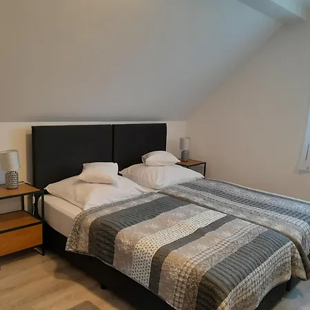 Lila Fuege Vendeghaz Apartment Balatonfured