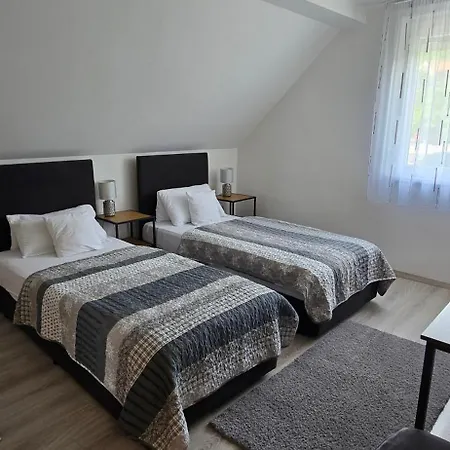 Lila Fuege Vendeghaz Apartment Balatonfured