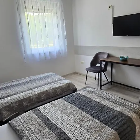 Lila Fuege Vendeghaz Apartment Balatonfured